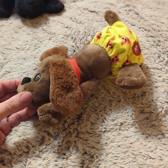 Pound Puppies Lot of 2, Brown long ear, Black Short Ear Hasbro with book - Picture 5 of 8